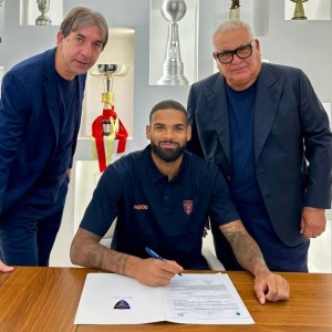 官方：莱切签下杜塞尔多夫中卫西伯特；据悉转会费450万欧