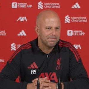 电竞世界杯-斯洛特：柯蒂斯因伤缺战伯恩利；很高兴球员们国际比赛日没伤